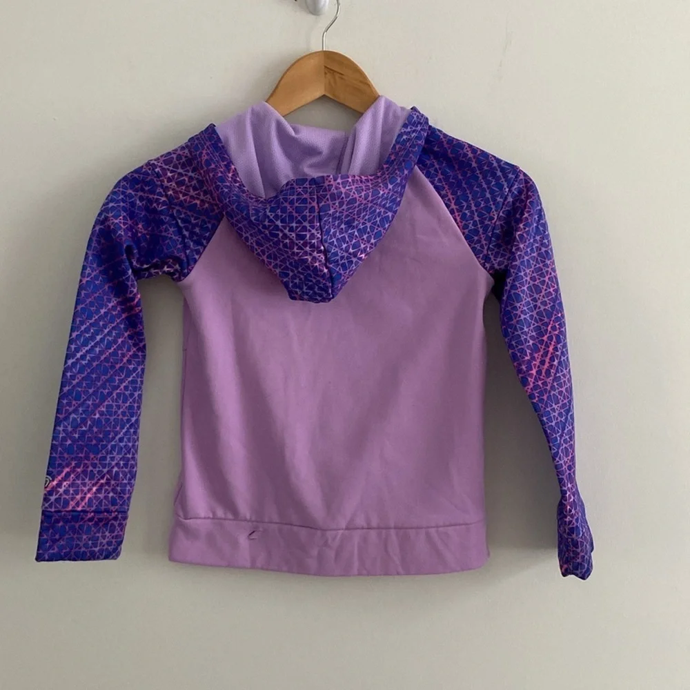 Child’s zip up hoodie M